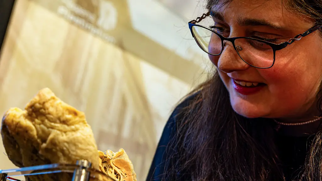 Plastinierung eines Herzens als Erinnerung an Transplantation