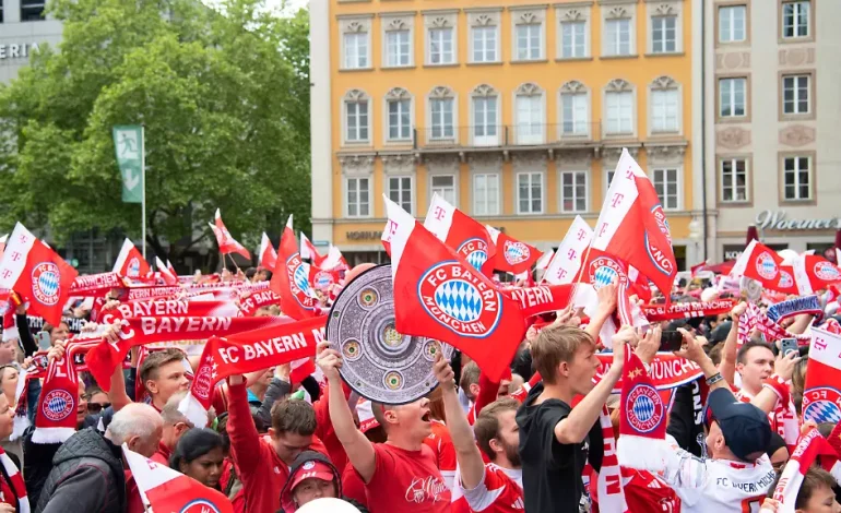 Meisterfeier des FC Bayern von Störaktionen begleitet