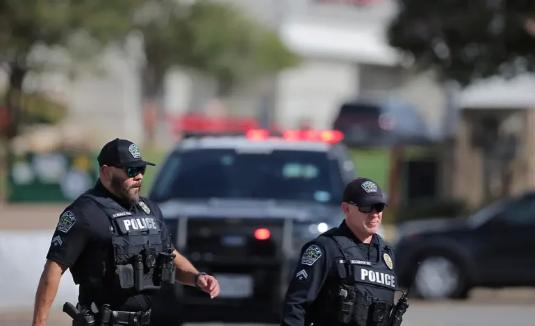 Jugendliche verursachen Chaos in Austin: Mehrere Verletzte nach Schussfahrt