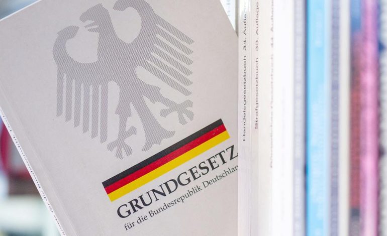 77 Jahre Grundgesetz: Vom Neuanfang zur Stabilität
