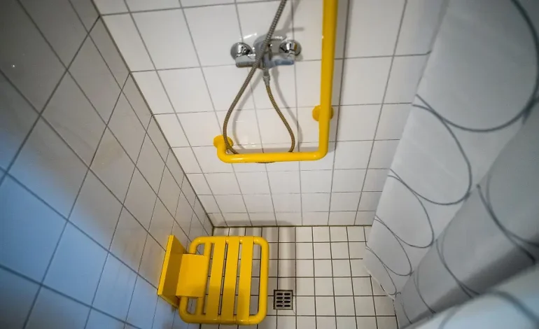 So machen Sie Ihr Badezimmer sicherer und komfortabler