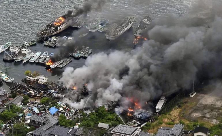 Evakuierung nach Großbrand in japanischer Werft