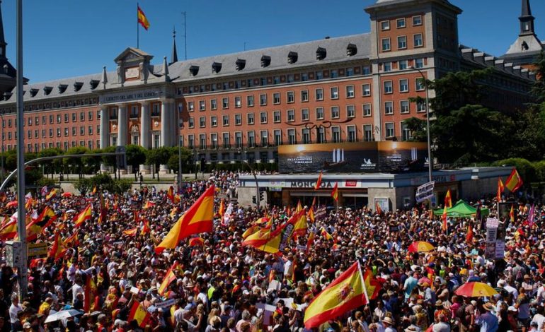 Proteste in Madrid: Forderungen nach Rücktritt von Pedro Sánchez