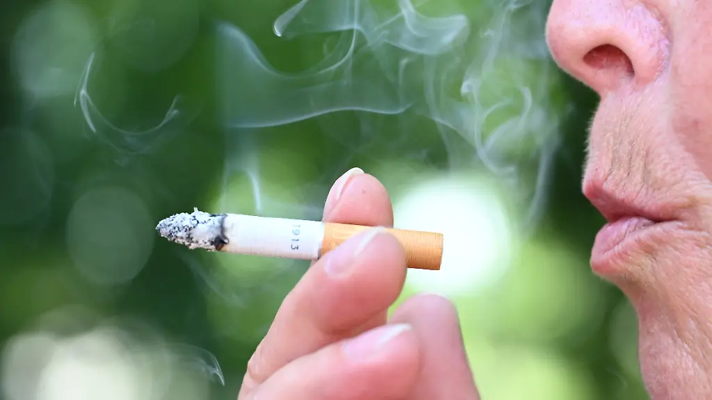 Forderung nach höheren Preisen für Zigaretten und Vapes