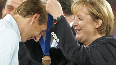 Klinsmanns Revolution und Merkels Unterstützung bei der WM 2006