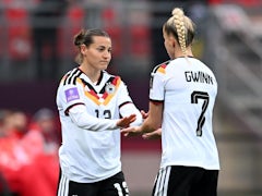 Der FC Bayern dominiert im DFB-Pokalfinale der Frauen