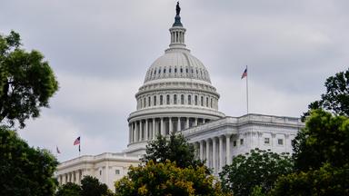 US-Senat fordert Zustimmung des Kongresses für militärische Einsätze von Trump