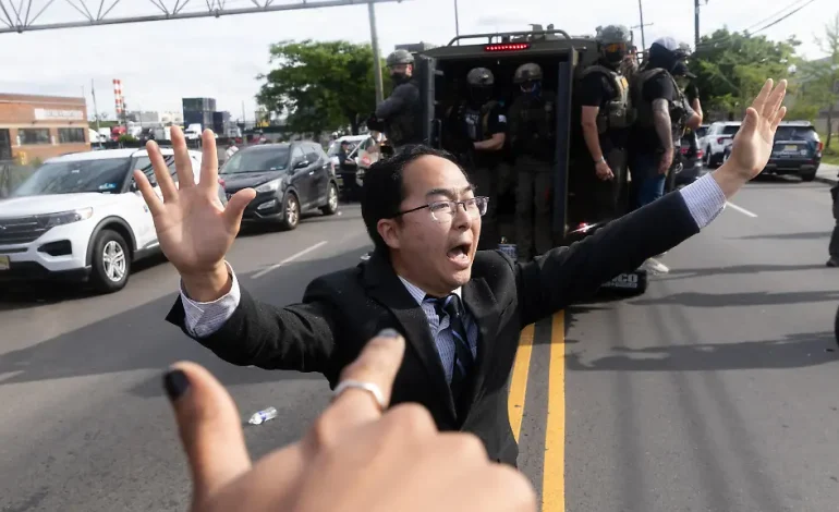 US-Senator bei Protesten gegen Abschiebezentrum durch Pfefferspray verletzt