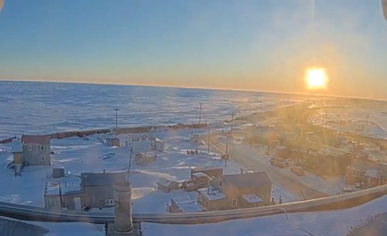 Sonnenaufgang in Utqiagvik nach langer Dunkelheit