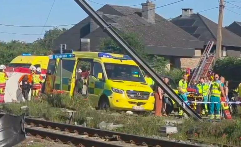 Schulbusunfall in Belgien: Vier Tote bei Zusammenstoß mit Zug