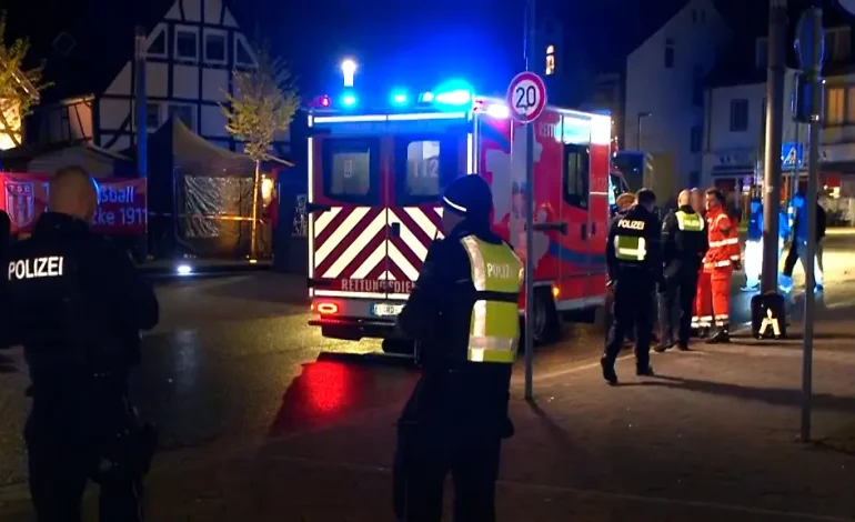 Jugendliches Opfer in Klinik nach Messerattacke auf Stadtfest