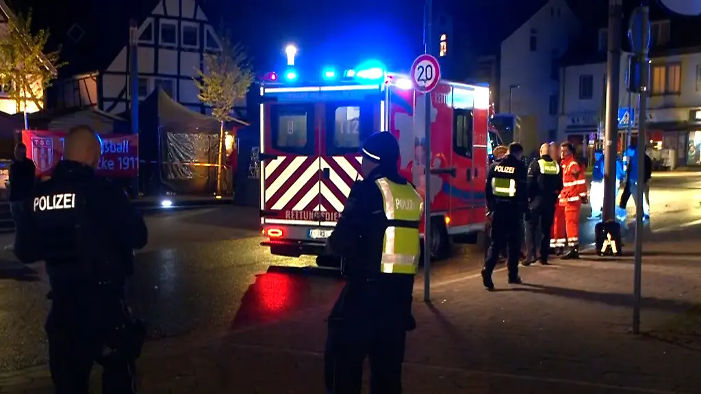 Jugendliches Opfer in Klinik nach Messerattacke auf Stadtfest