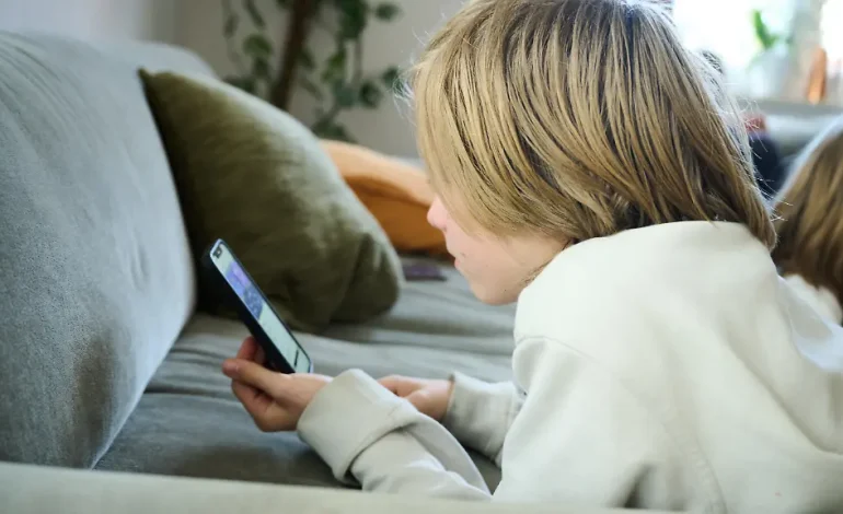 Mobbing, Pornos, Gewaltvideos: Gefahren in Klassenchats