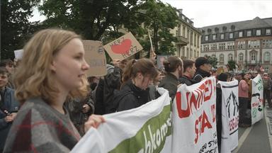 Merz fordert bessere Kommunikation und neue Regeln beim Bau