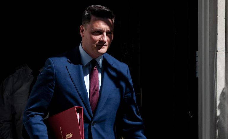 Rücktritt des britischen Gesundheitsministers verstärkt Krise um Premier Starmer
