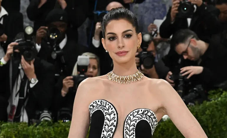 Anne Hathaway offenbart geheime Augenkrankheit