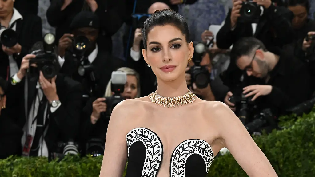 Anne Hathaway offenbart geheime Augenkrankheit