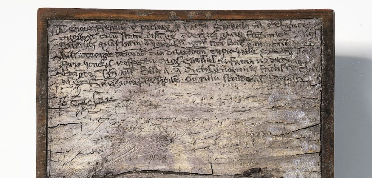 Archäologen entdecken gut erhaltenes mittelalterliches Notizbuch in Latrine