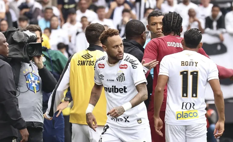 Neymar nach Fehlentscheidung des Schiedsrichters erzürnt