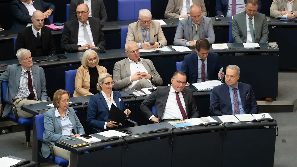 Experte Botsch sieht verstärkte Wahlbereitschaft für AfD trotz zunehmendem Rechtsextremismus