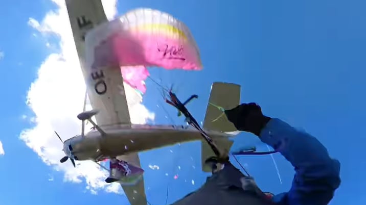 Paragliderin äußert sich nach Kollisionsunfall mit Cessna