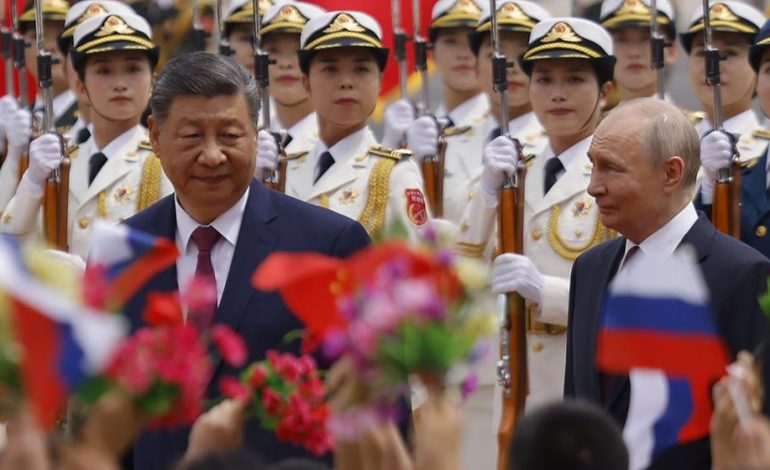 Xi Jinping und Wladimir Putin stärken Partnerschaft in Peking