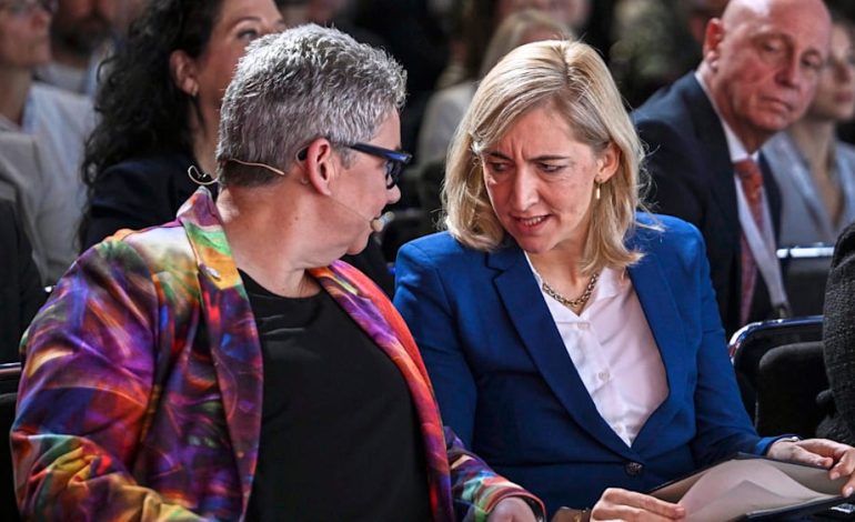 Heftige Kritik an Warkens Pflegereform