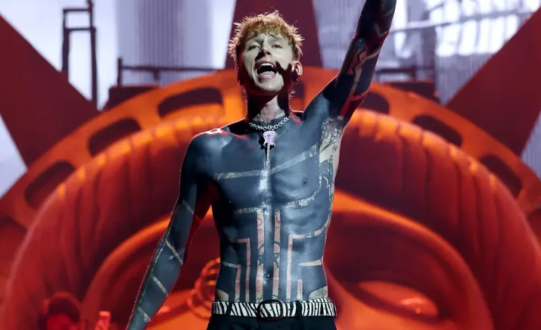 Machine Gun Kelly spricht über die Folgen seines Blackout-Tattoos