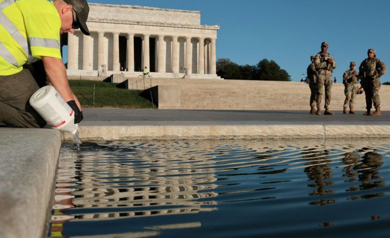 Vandalismus am Reflecting Pool in Washington, D.C.