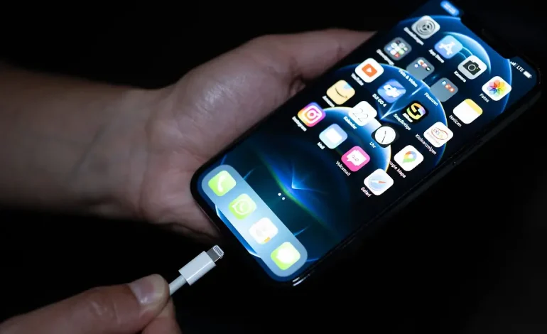 Wie man Akku-Brände bei Smartphones vermeiden kann