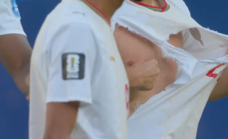 Unfreiwilliger Vorfall bei WM: El Aynaouis Trikot zerrissen