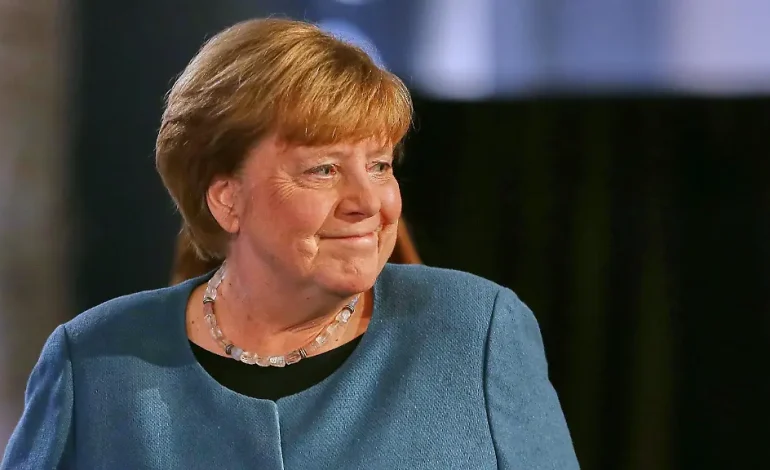 Merkel verteidigt die Regierung und schließt politische Rückkehr aus