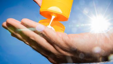 Sonnenschutzmittel-Test: Welches schützt Kinderhaut am besten?