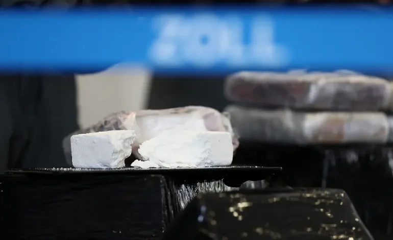 Zollfahnder und Polizist unter Drogeneverdacht im Darknet