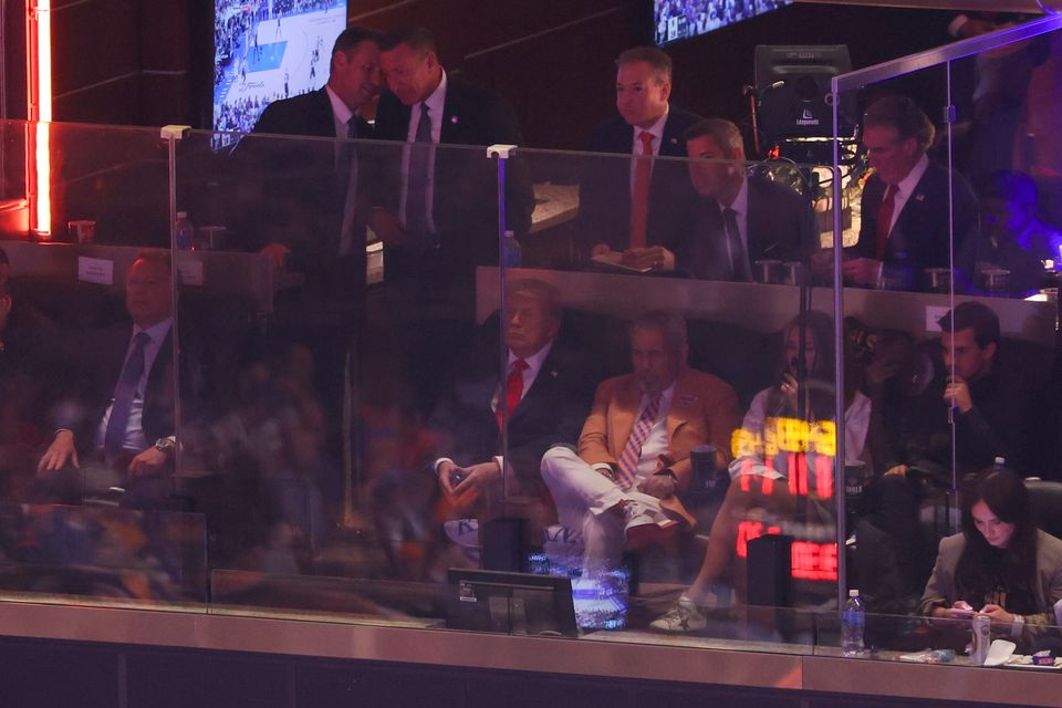Donald Trumps Auftritt beim NBA-Spiel sorgt für Kontroversen