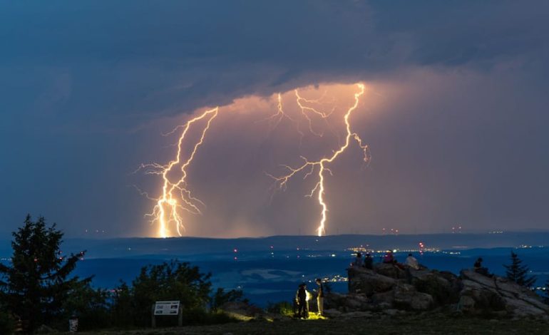 Heftige Unwetter mit Blitzeinschlägen in Deutschland