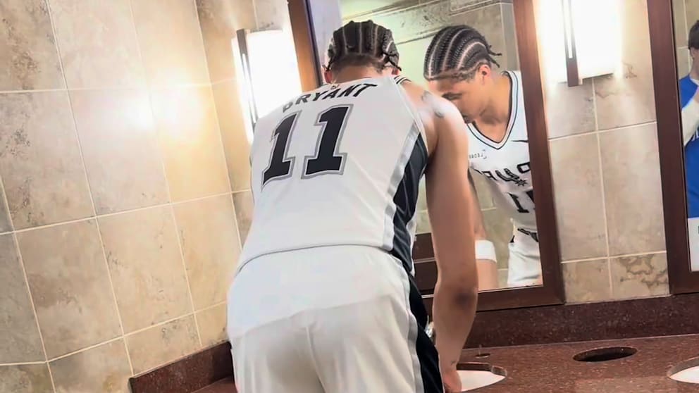NBA-Star betritt versehentlich das Fan-WC während Playoff-Spiel