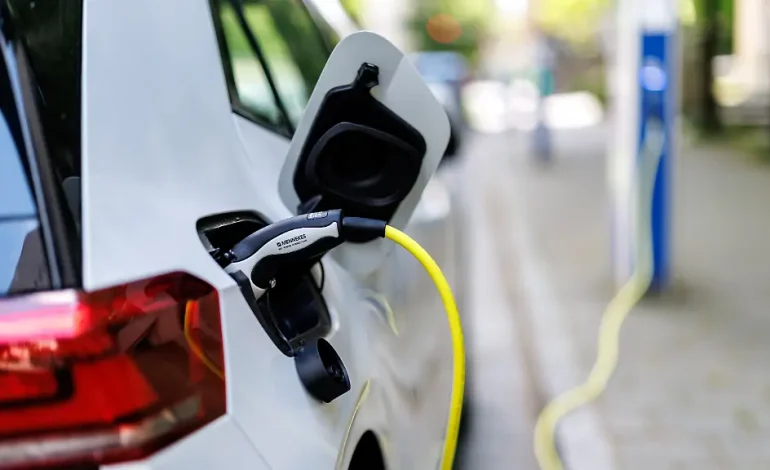 Staatliche Förderung treibt E-Auto-Verkäufe an
