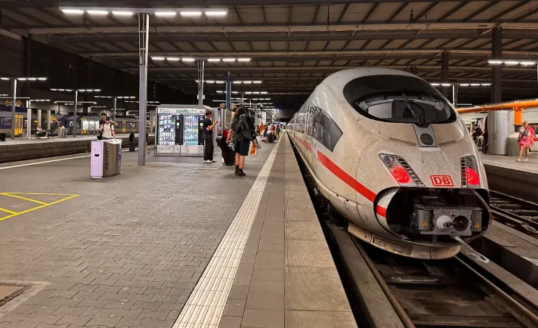 Notfallsystem der Bahn aktiviert: Verkehr läuft langsam wieder an
