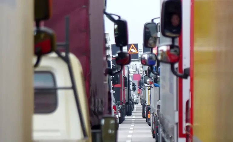 Urteil des OLG Köln zu Verkehrsunfällen beim Einfädeln im Straßenverkehr