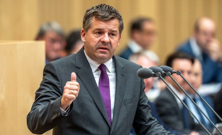 Sachsen-Anhalts Ministerpräsident unter Druck: Unterstützt die schwarz-rote Koalition die AfD?