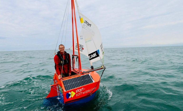 Allein über den Atlantik: Die Reise in einem Mini-Boot