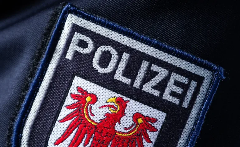 Kinder nach Jahren wiedergefunden: Mutter bringt sie zur Polizei