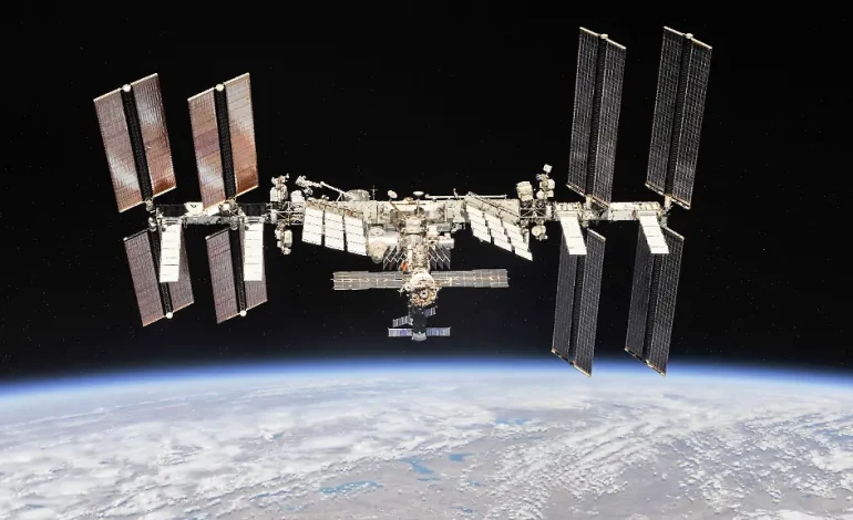 Astronauten verlassen ISS wegen Leck