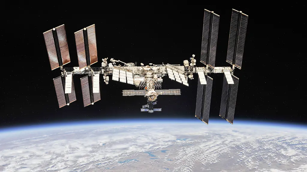 Astronauten verlassen ISS wegen Leck