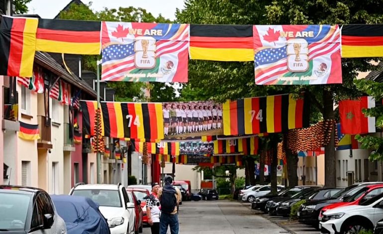 Eine Deutsche Straße wird zum Sommermärchen