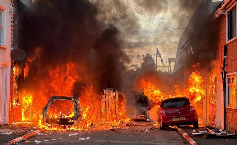 Unruhen in Belfast nach Messerattacke
