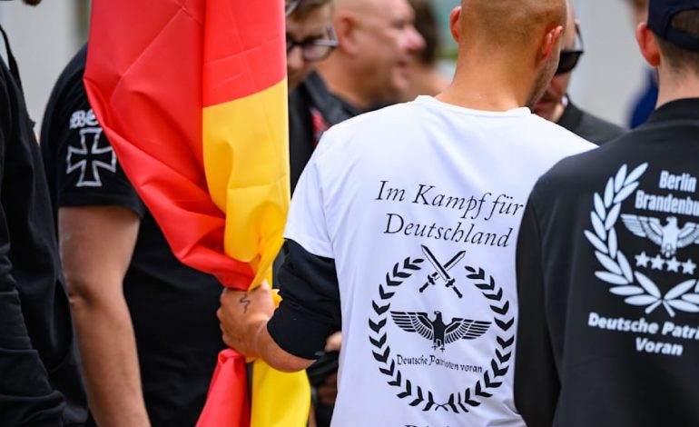 Grüne kritisieren Innenminister wegen Umgang mit Rechtsextremismus