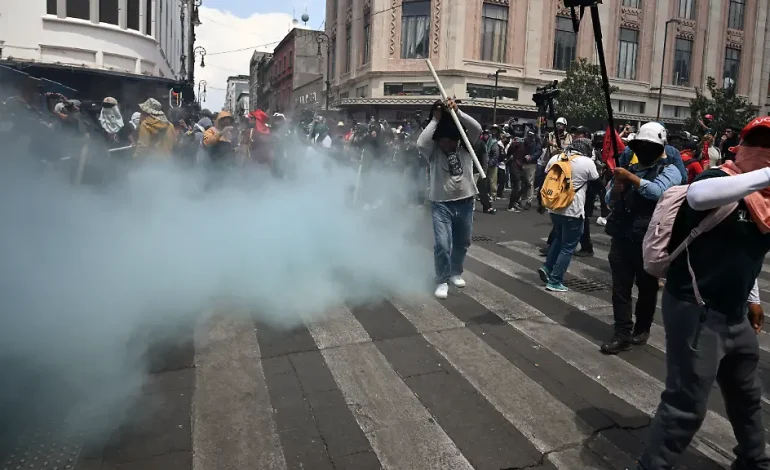 Zusammenstöße bei Lehrer-Demonstration in Mexiko