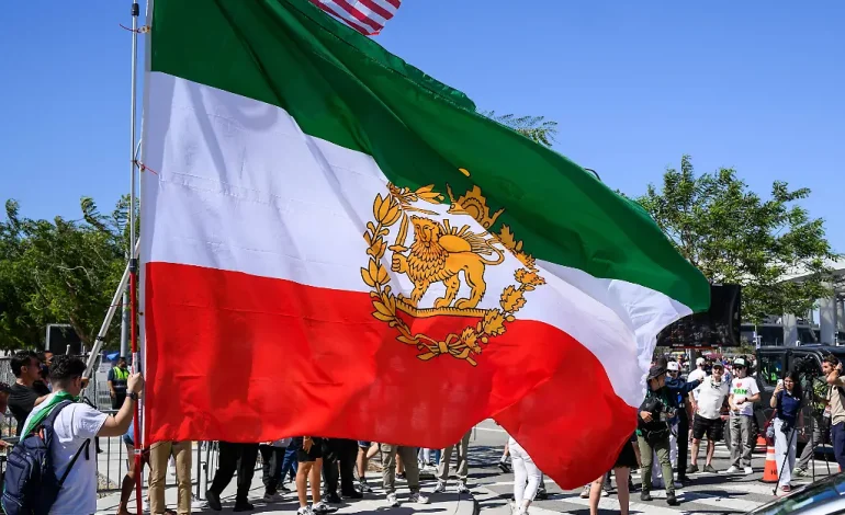 Iranische Widerstands-Flagge bei WM-Spiel in Los Angeles: Ein Protest mit Symbolkraft